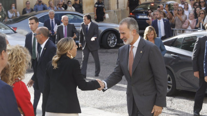 El Rey Felipe VI saluda a la presidenta de la Junta de Extremadura, María Guardiola, a su llegada a Trujillo
POLITICA ESPAÑA EUROPA EXTREMADURA
JAVIER PULPO/ EUROPA PRESS