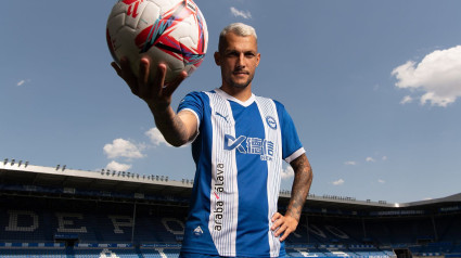 Stoichkov, en su presentación como nuevo jugador del Alavés.