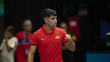 Carlos Alcaraz disputando la Copa Davis