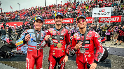 Podio GP Japón: Márquez (3º), Bagnaia (1º) y Bastianini (2º).