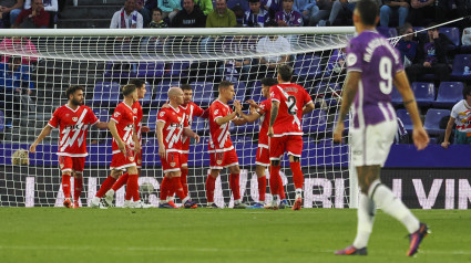 Los jugadores del Rayo celebran el gol de Jorge De Frutos