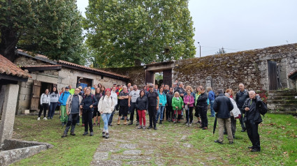 Los participantes en esta andaina en el Pazo-Museo Otero Pedrayo