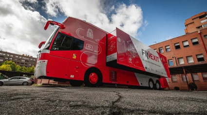 Exterior del autobús itinerante de Finexit