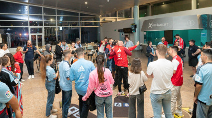 Recibimiento de la afición del Celta a su equipo en Peinador