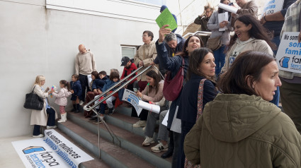 Concentración de las famillias de Ferrol en Santiago este lunes