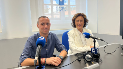 Juan Antonio Molina Gálvez y Eva Serna, en los estudios de COPE