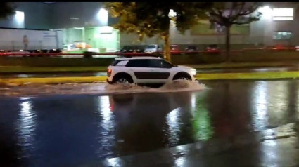 Las fuertes precipitaciones han formado bolsas de agua en los acceso