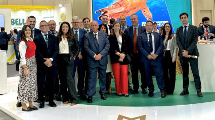 Delegación de Caja Rural de Granada en Fruit Attraction

Una delegación de Caja Rural Granada promociona en Fruit Attraction, evento líder a nivel mundial del sector de frutas y hortalizas que se celebra desde este martes y hasta el 19 de octubre en Ifema, en Madrid, su modelo "agro cien por cien personalizado" basado en la cercanía, la digitalización, la sostenibilidad y la investigación.

ECONOMIA ANDALUCÍA ESPAÑA EUROPA GRANADA AUTONOMÍAS
CAJA RURAL DE GRANADA