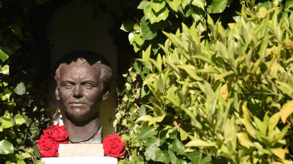 Busto de Federico García Lorca en el patio de su Museo Casa Natal