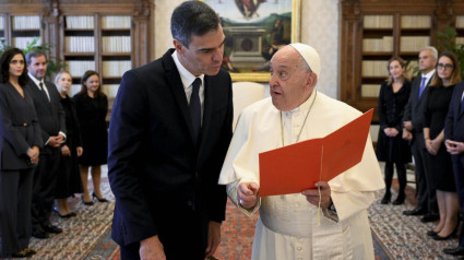 Pedro Sánchez con el Papa Francisco