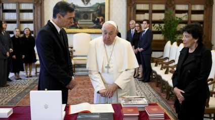 Pedro Sánchez con el Papa Francisco