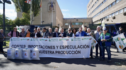 Los cerealistas de Castilla y León se echan a la calle asfixiados por los precios: “Nos vamos arruinando”