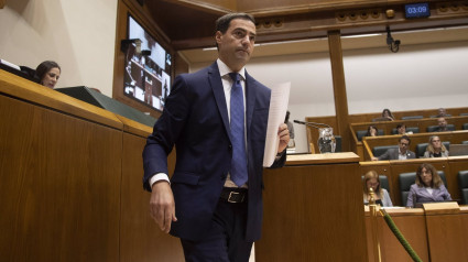 El lehendakari, Imanol Pradales, en el Parlamento vasco