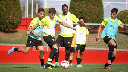 Pablo García en una acción de un entrenamiento en Mareo