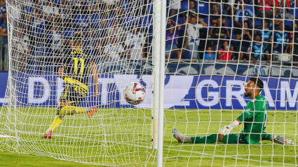 El serbio Bazdar celebra el primero de sus dos goles en Tenerife