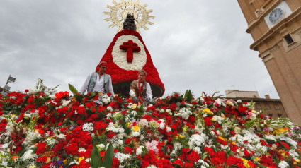 El monumento floral de la plaza del Pilar centra este sábado toda la atención del día.