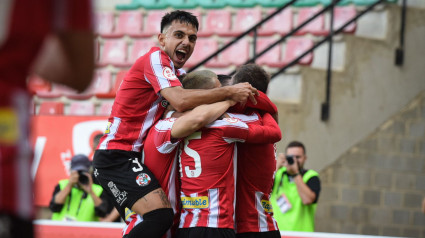 Los jugadores del Zamora celebran un gol ante el Andorra