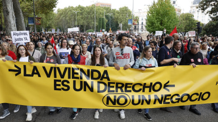 Manifestación que bajo el lema 'Se acabó. Bajaremos los alquileres'