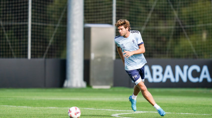 Marcos Alonso, en un entrenamiento con el Celta