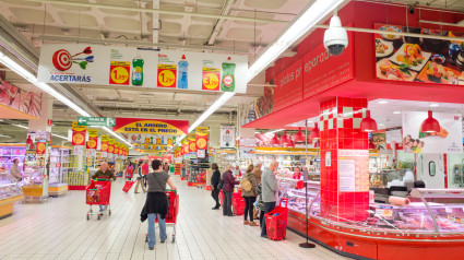 Pasillo del supermercado Alcampo, Madrid, España