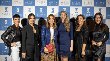 Dra. Ana Martínez Padilla, Raquel Revueltas, Robin Torres, y varias invitadas al acto.