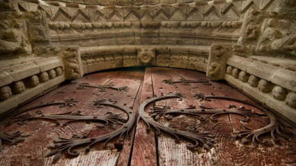 Detalle de la puerta de Vilar de Donas