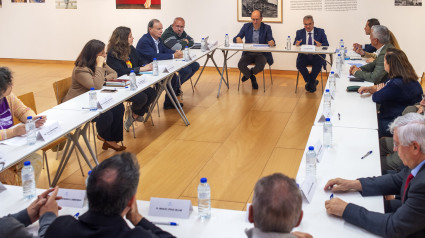 O xurado reunido no Centro Cultural Marcos Valcárcel de Ourense