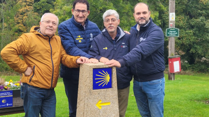 Integrantes de la Diputación de A Coruña instalaron el Km 0 del camino en Durham