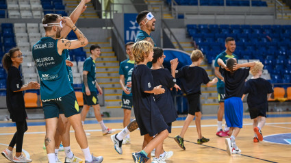 Los jugadores del Illes Balears Palma Futsal, en un instante de la presentación de la iniciativa