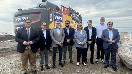 Colocación de la primera piedra del espigón de Playa Granada