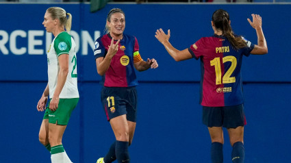 Alexia Putellas y Patri celebran uno de los nueve goles marcados por el Barça al Hammarby en la Liga de Campeones