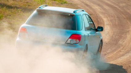 Coche en un camino