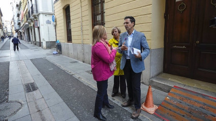 De izquierda a derecha en la imagen los concejales socialistas de Granada Nuria Gutiérrez, María de Leyva y Paco Cuenca