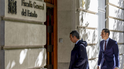 Varios de los fiscales que componen el Consejo Fiscal llegan a la Fiscalía General del Estado convocados por el fiscal general del Estado, Álvaro García Ortiz