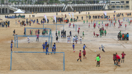 Campeonato escolar de fútbol en San Sebastián