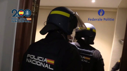 18/10/2024 Latinoamérica.- Un registro en Jerez contra una red de trata que captaba víctimas para su explotación sexual en Bélgica.

La Policía Nacional, en colaboración con la policía belga, ha desarticulado una organización dedicada a la trata de seres humanos que captaba a mujeres en España para ser explotadas sexualmente en Bélgica, y ha liberado a cuatro víctimas de origen latinoamericano que se encontraban en el país del centro de Europa.

SOCIEDAD 
POLICÍA NACIONAL