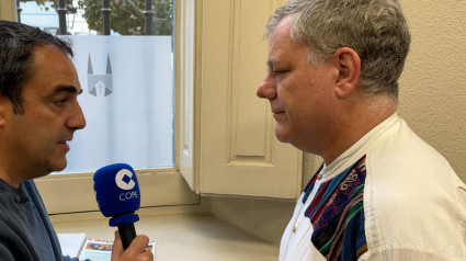 Ricardo 'Richi' González atiende a COPE Burgos en la Casa de la Iglesia.