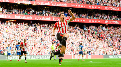 Dani Vivian celebra su gol ante el Espanyol en San Mamés.