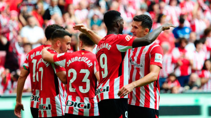 Iñaki Williams y Vivian, goleadores ante el Espanyol en San Mamés.