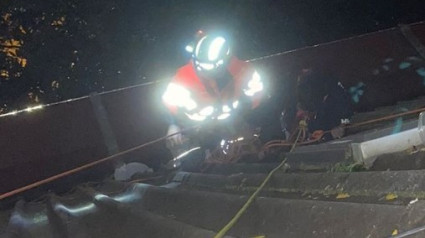 Uno de los bomberos en el lugar del incidente