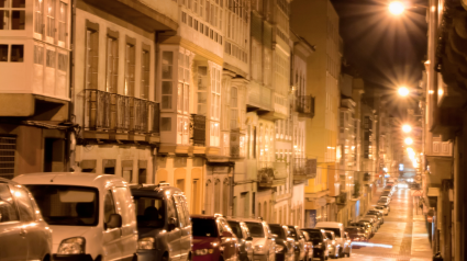 Foto nocturna del barrio de A Magdalena en Ferrol