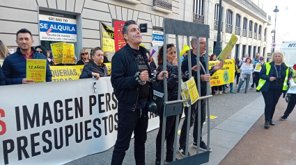 Peluqueros protestan ante Hacienda