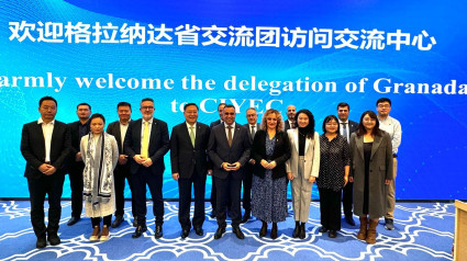 Francis Rodríguez y la delegación granadina en China