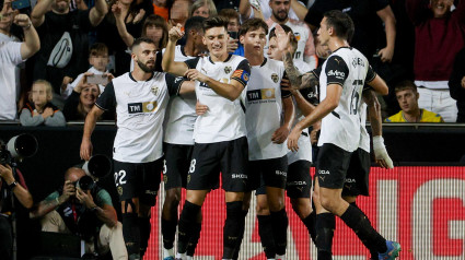 El Valencia celebra el gol de Hugo Duro