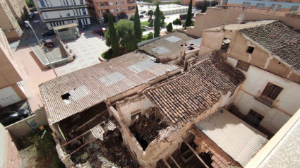 Vista aérea de las casas en ruina en la plaza de Curtidores de Lorca