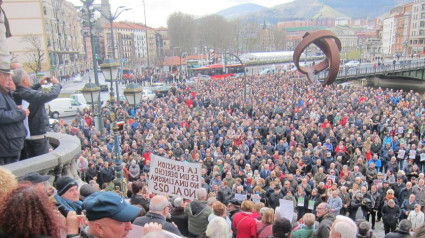 Concentración de jubilados y pensionistas en Bilbao