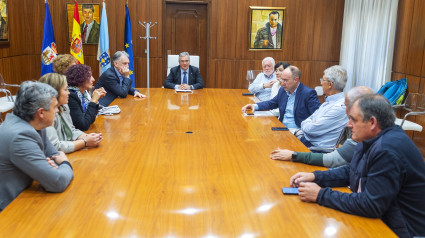 Michel Poulain mantuvo un encuentro en la Diputación de Ourense