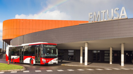 Autobús urbano de Gijón, en las cocheras de EMTUSA