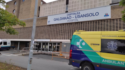 Ambulancia en el hospital de Galdakao