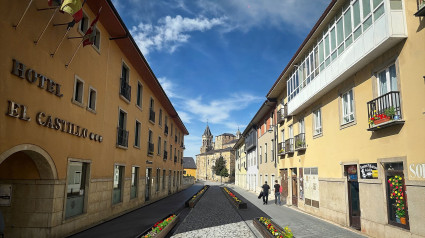 Ponferrada presenta la semipeatonalización de la avenida del Castillo a la altura de la fortaleza templaria